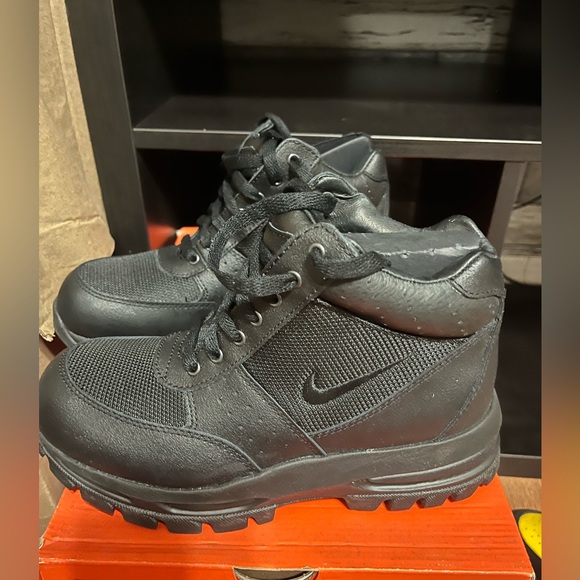 Nike Black Tactical Boots with Rugged Sole - Picture 6 of 6